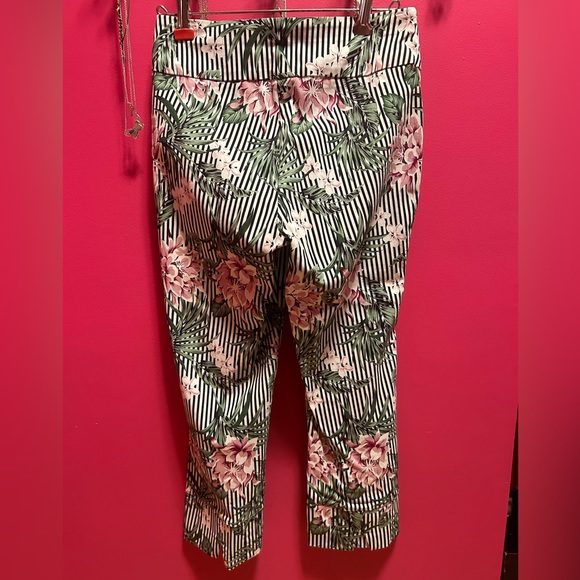 Charlie B Capri Pants - Picture 3 of 5